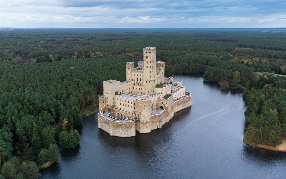 Budowa zamku w Stobnicy rozpoczęła się w 2015 r.