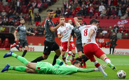 Piłkarze reprezentacji Albanii nie byli w stanie zatrzymać Roberta Lewandowskiego