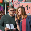 Nauczyciele Max Teske i Laura Nickel podczas demonstracji przeciwko skrajnej prawicy w maju br. w Co