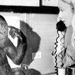 Gorylica Koko i psycholożka Francine Patterson z Uniwersytetu Stanforda w Kalifornii, 1972 rok. Gory