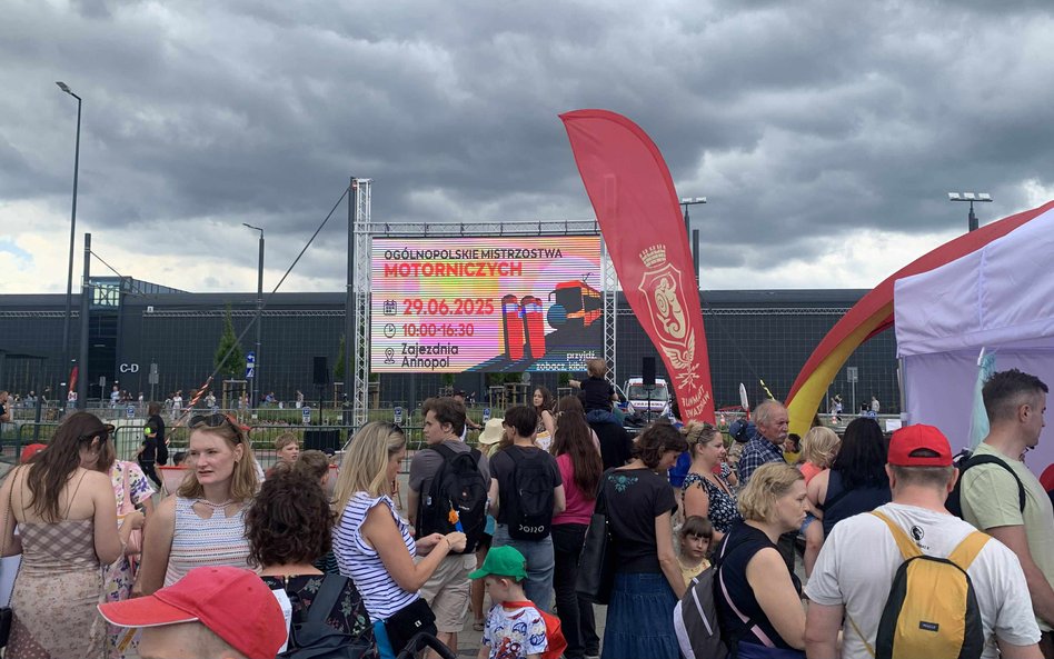 Na teren zajezdni w Annopolu przybyły prawdziwe tłumy