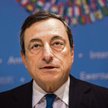 Mario Draghi, prezes EBC, musi coraz mocniej bronić luźnej polityki pieniężnej.