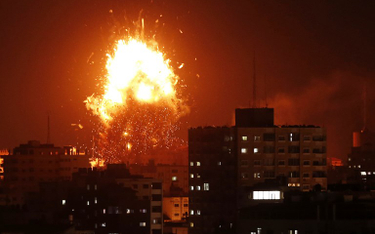 Rakiety nad Strefą Gazy. Ostrzał budynku telewizji Hamasu