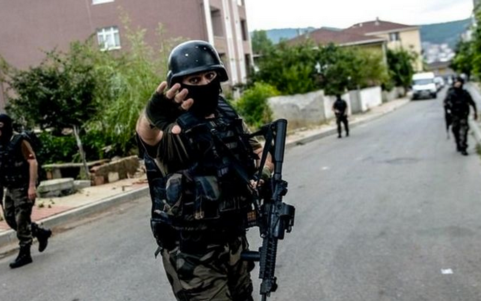 20 lipca – co najmniej 32 osoby zginęły w zamachu terrorystycznym w Suruç w Turcji.