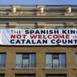 Barcelona: Rocznica ataku na Las Ramblas w cieniu separatystów. Protesty przeciwko królowi