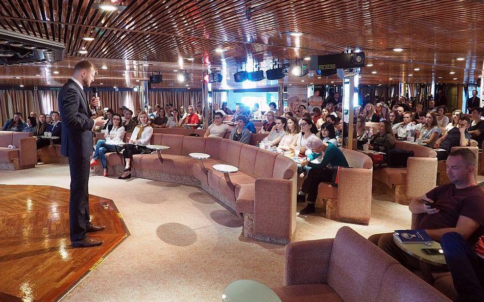 Michał Wesołowski, menedżer produktu, ze swadą opowiadał o Wyspach Kanaryjskich