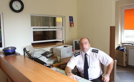 Policjanci zmieniają kwalifikację z przestępstwa na wykroczenie albo unikają przyjmowania zgłoszeń w