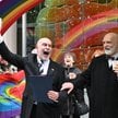 Ryszard Ziobro (P) i Tomasz Kwietko-Bębnowski (L) odebrali transkrypcję aktu małżeństwa jeszcze w ma