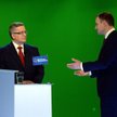Chorągiewka PO, którą Andrzej Duda wręczył podczas debaty telewizyjnej Bronisławowi Komorowskiemu, d