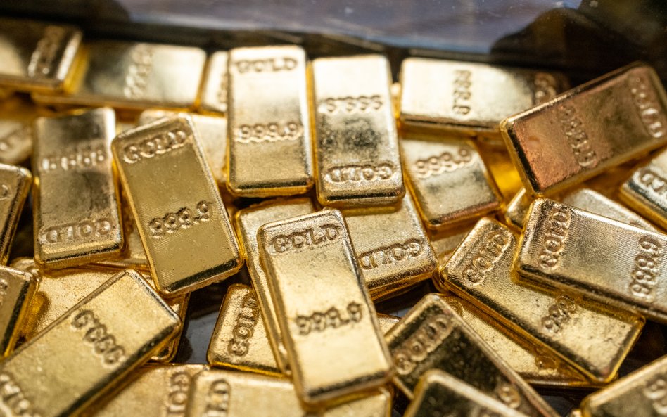 Złoto wraca do wzrostów. Rynkowa niepewność wsparciem dla notowań