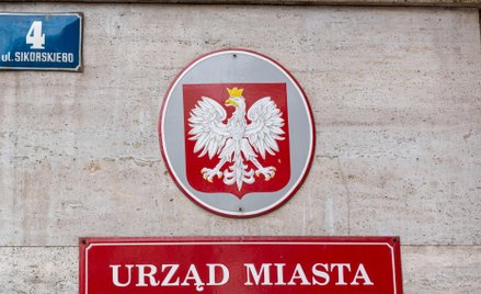 Chcą wyższych opłat za prawo jazdy i dłuższej kadencji szefów miast i gmin