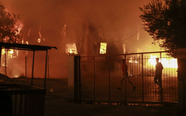 Grecja: Pożar w obozie z 12 tysiącami uchodźców