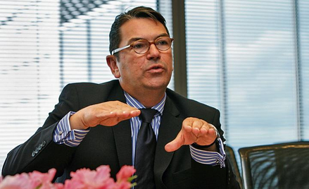 Michael Rüdiger jest szefem Credit Suisse na nasz region od marca 2008 r. W szwajcarskiej instytucji