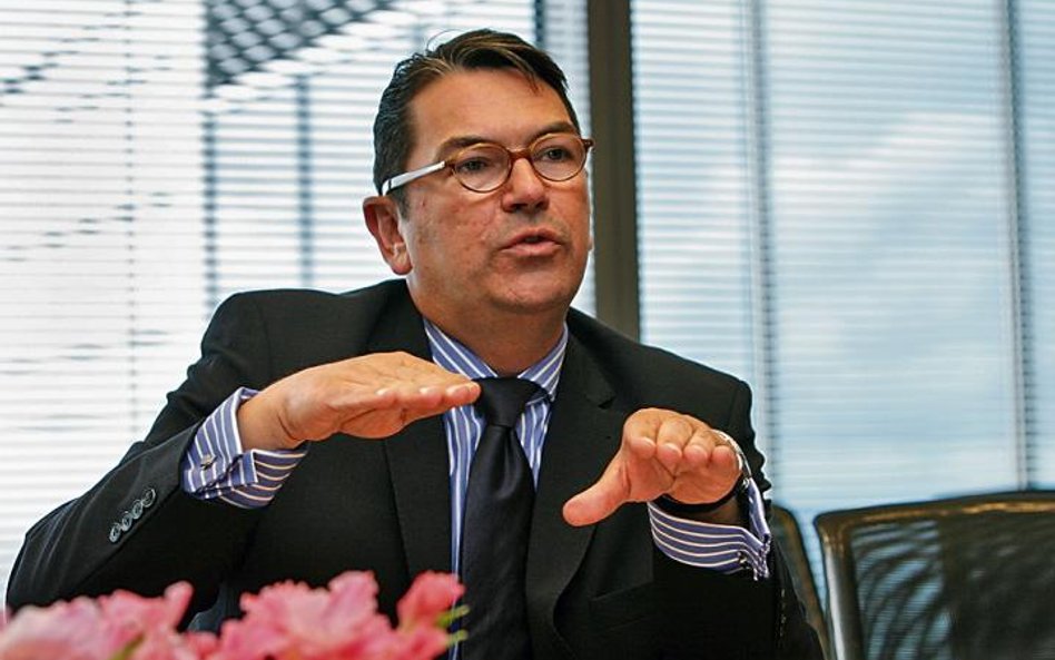 Michael Rüdiger jest szefem Credit Suisse na nasz region od marca 2008 r. W szwajcarskiej instytucji