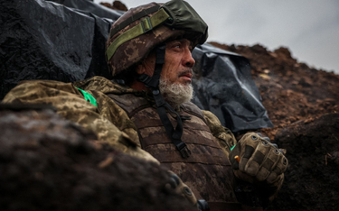 Ukraiński żołnierz w okopie