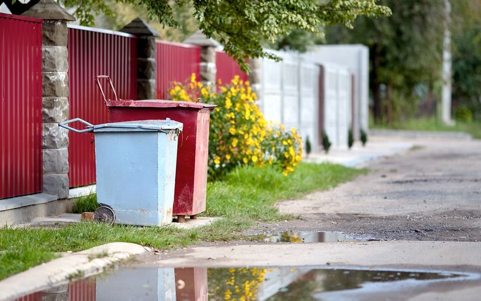 Niektóre gminy bardzo znacząco podniosły opłaty śmieciowe od domków letniskowych