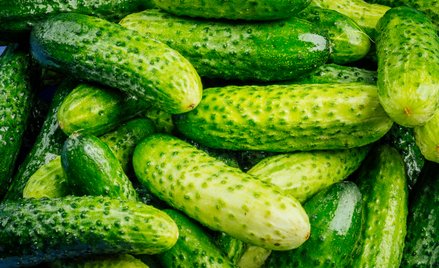 Rosyjska mizeria z ananasów. Ogórki są droższe od egzotycznych owoców