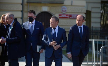 Przewodniczący Platformy Obywatelskiej RP Donald Tusk, lider Ruchu Polska 2050 Szymon Hołownia i prz