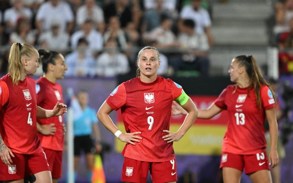 Polka Ewa Pajor (C) podczas meczu grupy C piłkarskich mistrzostw Europy kobiet z Niemcami