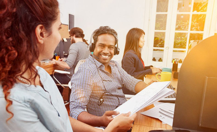 Indie: Fałszywe call center wyłudzało pieniądze od Amerykanów. Zatrzymano 126 osób