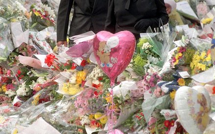 5 września 1997 r. Przed Pałacem Buckingham, po śmierci Lady Diany.