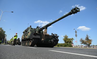 Armatohaubica Krab. Defilada wojskowa na warszawskiej Wisłostradzie, w ramach obchodów Święta Wojska