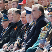 W ostatniej chwili na moskiewską paradę zdecydowało się przyjechać i towarzyszyć Władimirowi Putinow