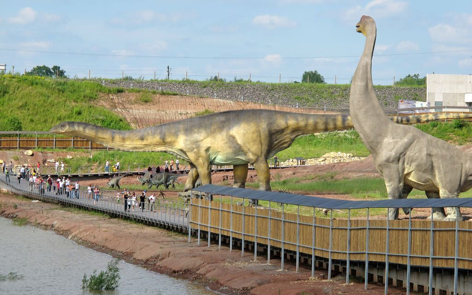 Na 40-hektarowy Park Nauki i Rozrywki Krasiejów (20 km na wschód od Opola) składają się JuraPark, Pa