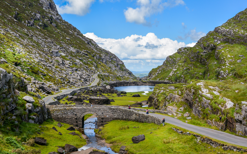 Irlandia zwana jest Szmagardową Wyspą ze względu na malownicze krajobrazy pełne gór, plaż i klifów, 