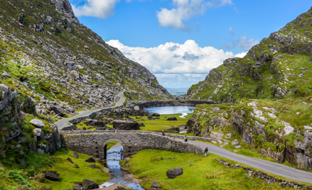 Irlandia zwana jest Szmagardową Wyspą ze względu na malownicze krajobrazy pełne gór, plaż i klifów, 