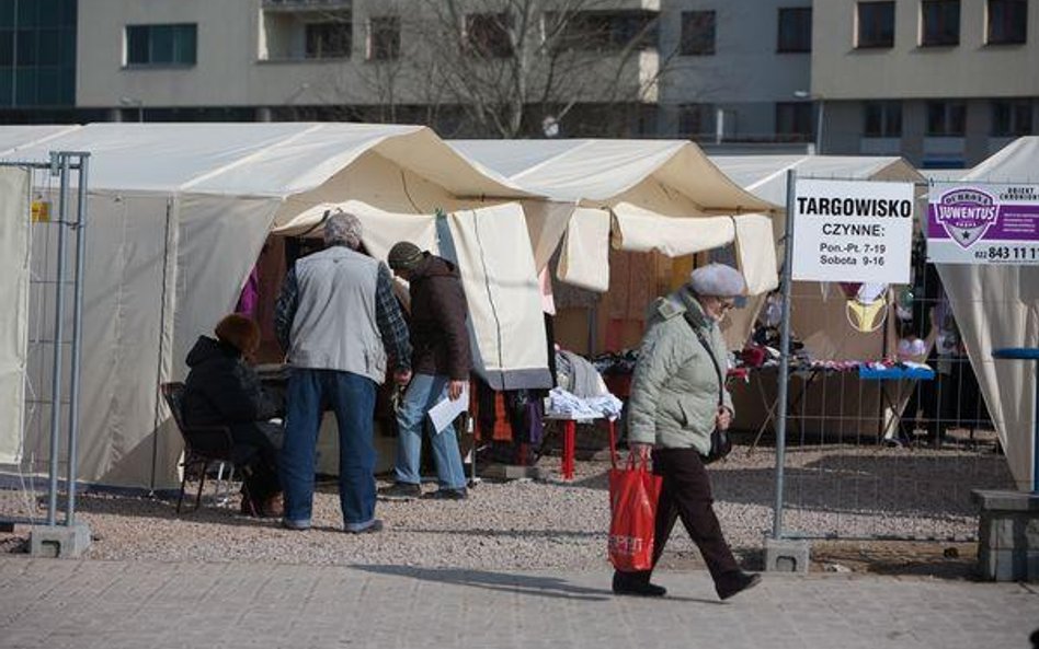 Stolikowi sprzedawcy stracą towar