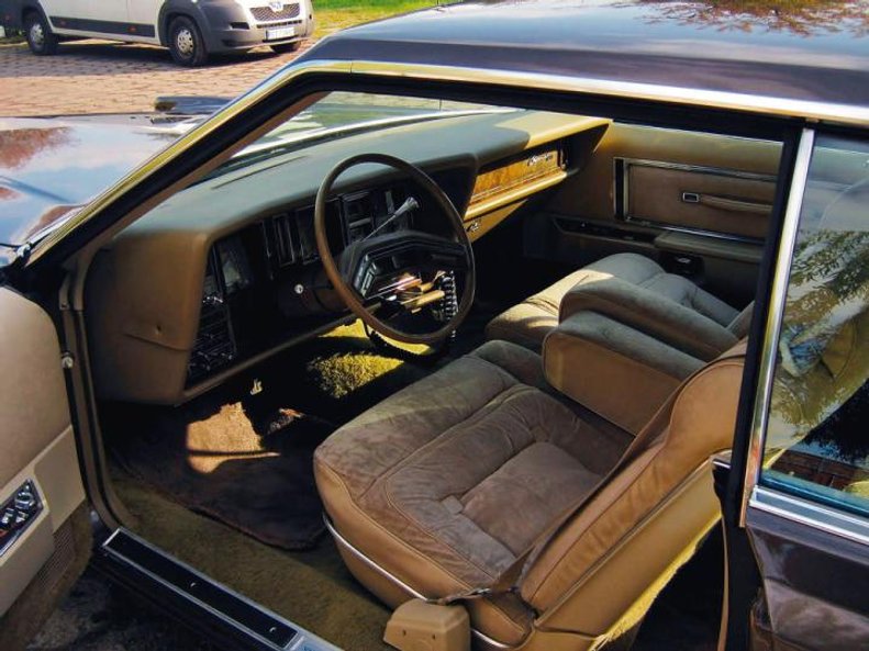 Welurowe wnętrze to tylko skromna zapowiedź komfortu, jaki czeka pasażerów.