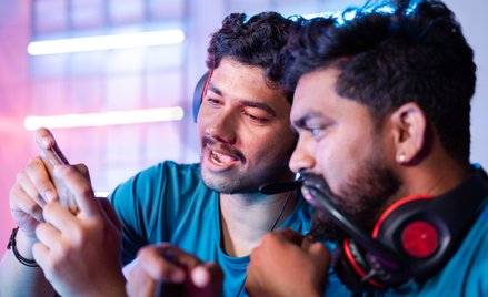 Hindusi uwielbiają grać razem w gry video.