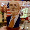 Matrioszka z Donaldem Trumpem ze sklepu z prezentami w Moskwie.