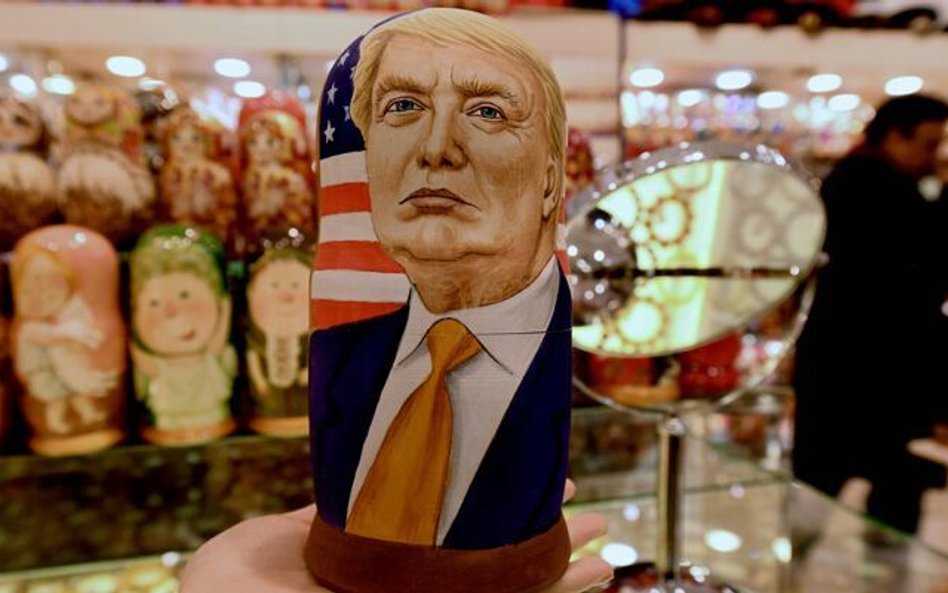 Matrioszka z Donaldem Trumpem ze sklepu z prezentami w Moskwie.