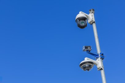 Nowe kamery pojawią się na skrzyżowaniach: ul. Powązkowskiej i Krasińskiego, ul. Powązkowskiej i Ryd