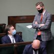 Minister sprawiedliwości Zbigniew Ziobro oraz wiceminister sprawiedliwości Sebastian Kaleta na sali 