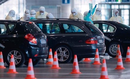 Hanower. Ten punkt pobierania próbek do testów działa jak restauracja dla zmotoryzowanych