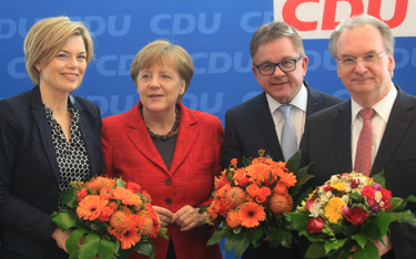 Reiner Haseloff (pierwszy z prawej) z kanclerz Angela Merkel oraz Julią Kloeckner i Guido Wolfem - n