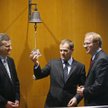 Minister skarbu Aleksander Grad, premier Donald Tusk i prezes GPW Ludwik Sobolewski