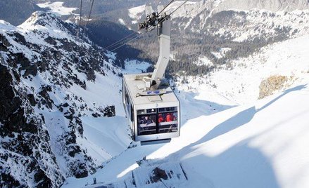 Kolejka na Kasprowy Wierch przyciąga tłumy turystów.