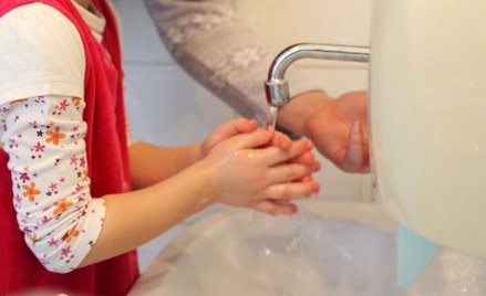 Szkoły szykują się na koronawirusa. Uczniowie mają myć ręce