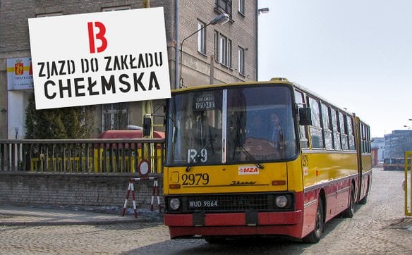 Ikarus wyjeżdżający z zajezdni Chełmska - zamkniętej 20 lat temu