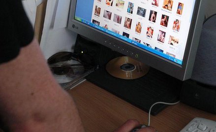 Każdy, kto uzyska, przechowa lub będzie posiadał treści z pornografia dziecięcą, narazi się nawet na