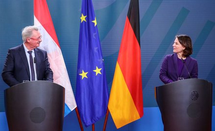 Ministrowie spraw zagranicznych Luksemburga i Niemiec - Jean Asselborn i Annalena Baerbock