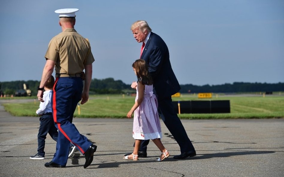 Donald Trump odpoczywa trzy razy częściej niż Barack Obama