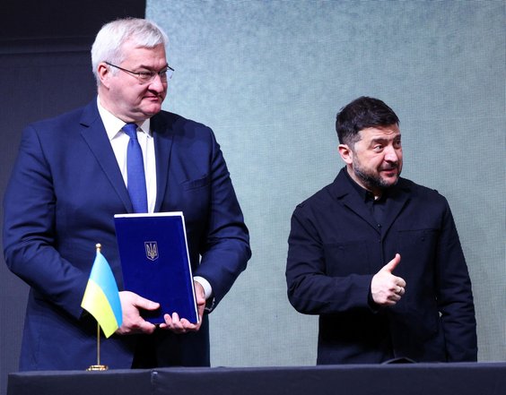 Prezydent Ukrainy Wołodymyr Zełenski i szef MSZ Ukrainy Andrij Sybiha