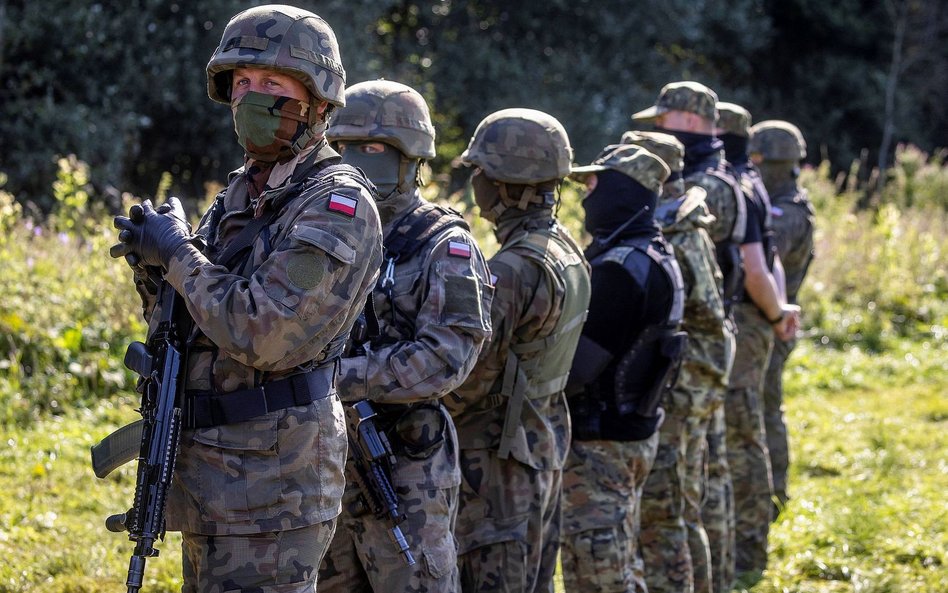 Błaszczak nagradza żołnierzy z granicy polsko-białoruskiej