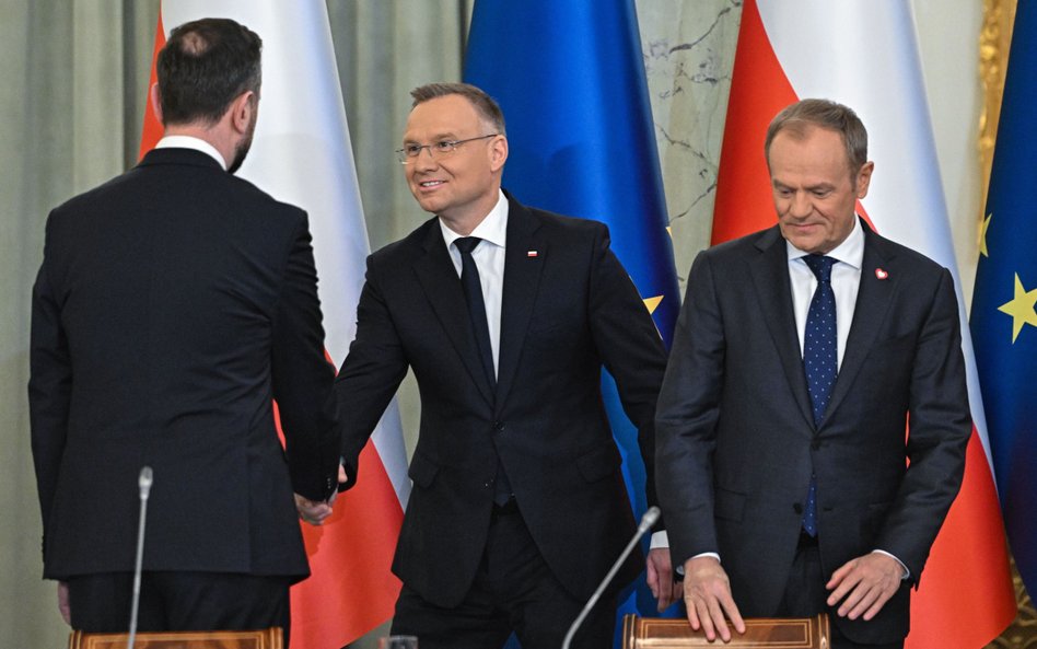 Prezydent Andrzej Duda i premier Donald Tusk na posiedzeniu Rady Gabinetowej