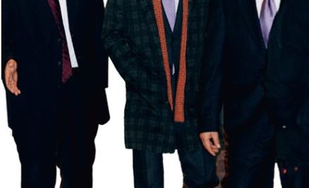 Kenichi Shinoda (w środku), kumicho, czyli najwyższy ojciec chrzestny Yamaguchi-gumi, największego j